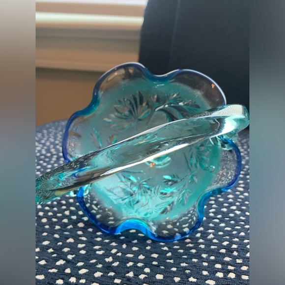 Fenton turquoise basket with blue rim - Picture 8 of 10